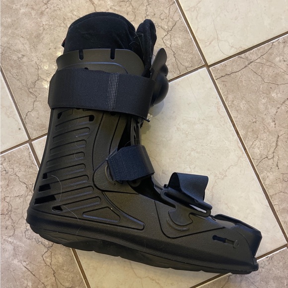 Inflatable walking boot - Picture 9 of 10